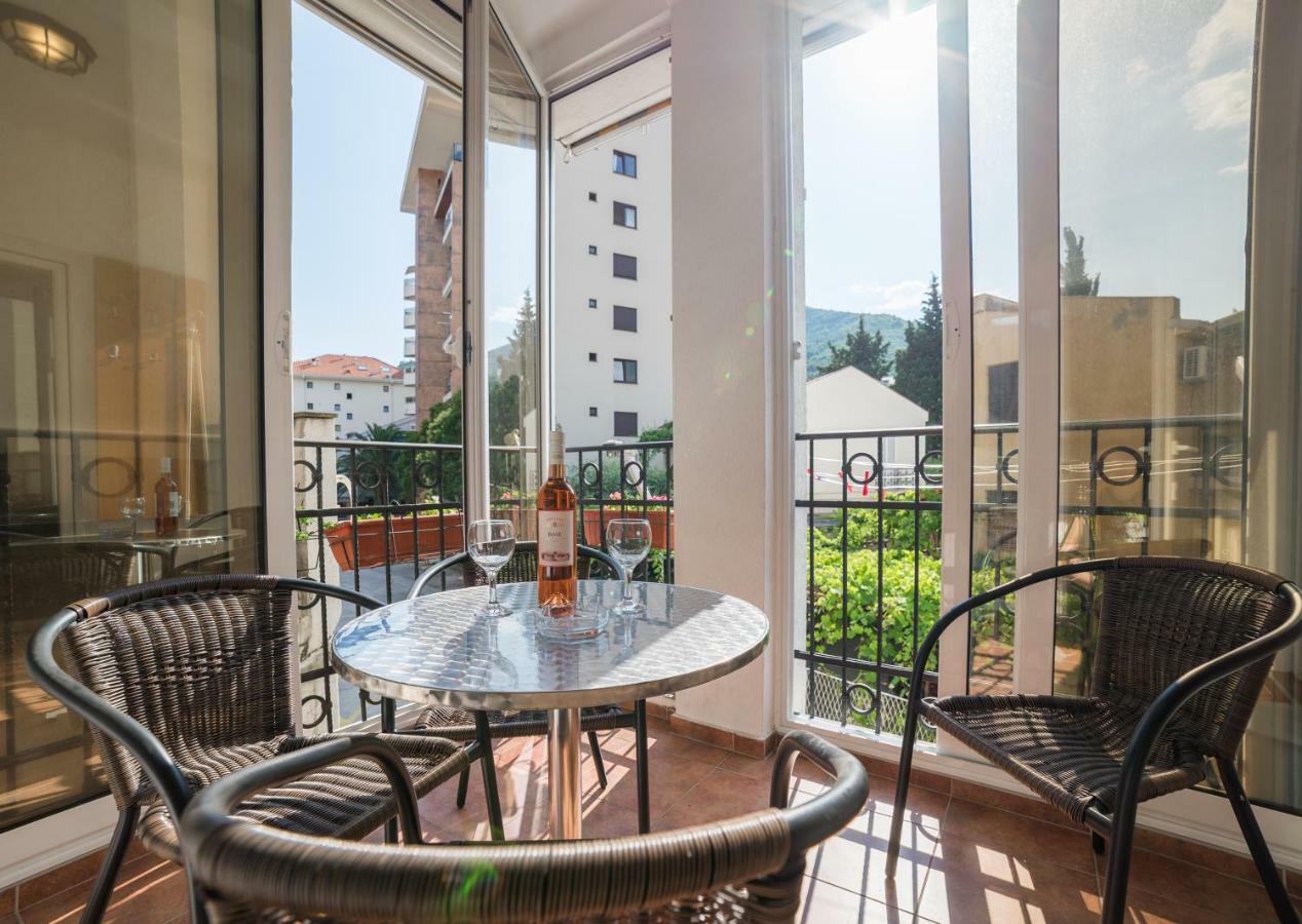 Maka&Isa Apartamento Budva Exterior foto